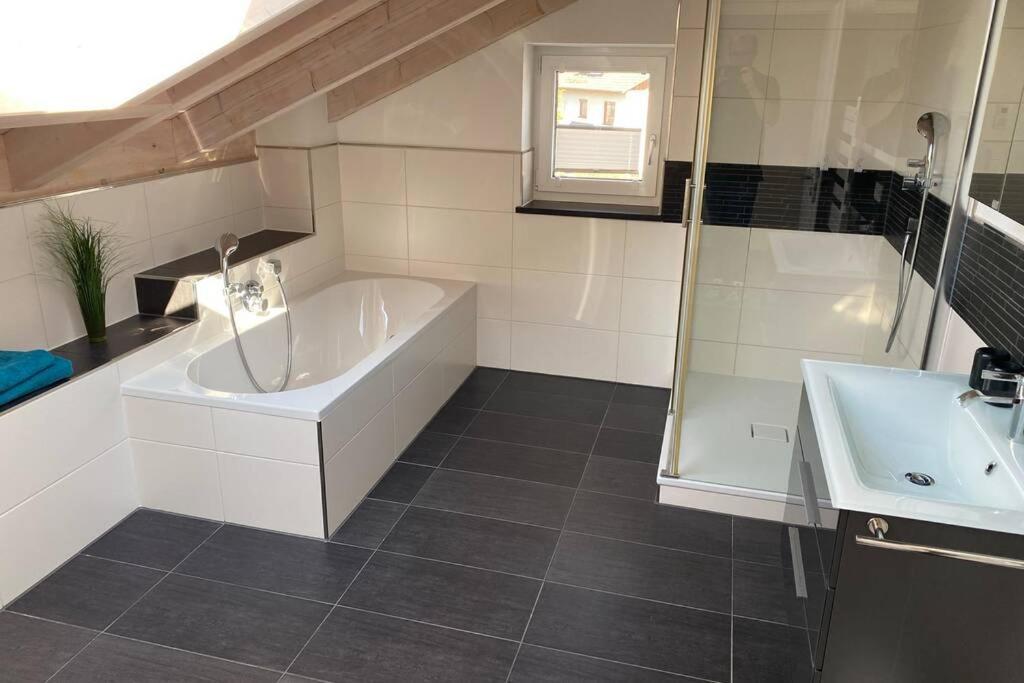 Lichtdurchflutete Wohnung Mit Grosser Dachterrasse Bruckmühl Eksteriør billede